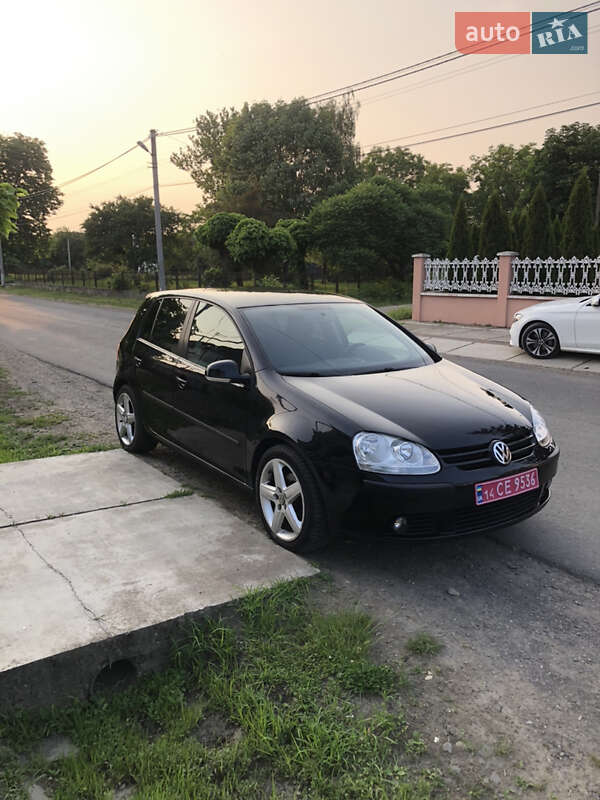 Хэтчбек Volkswagen Golf 2008 в 