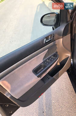 Хэтчбек Volkswagen Golf 2008 в 