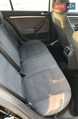 Хэтчбек Volkswagen Golf 2008 в 