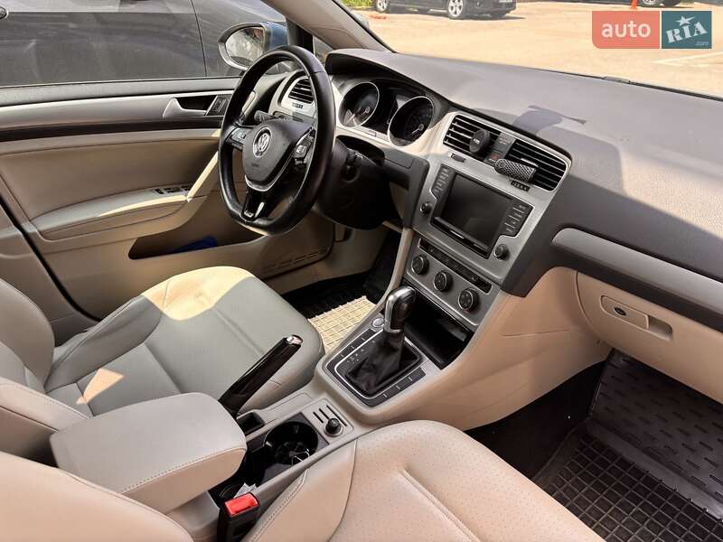 Универсал Volkswagen Golf 2016 в Киеве