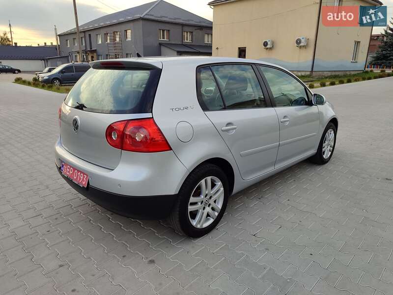 Хетчбек Volkswagen Golf 2007 в Сарнах