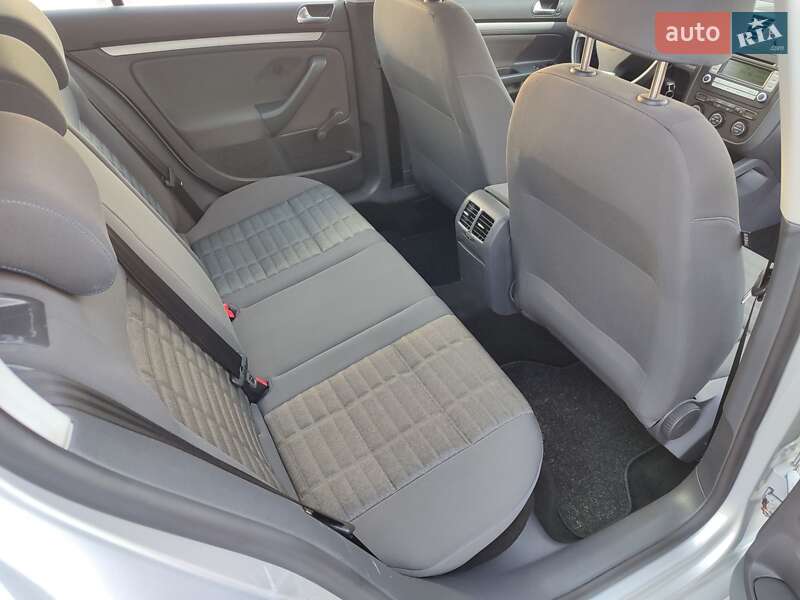 Хетчбек Volkswagen Golf 2007 в Сарнах