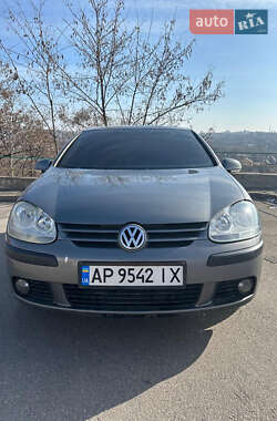 Хэтчбек Volkswagen Golf 2006 в 