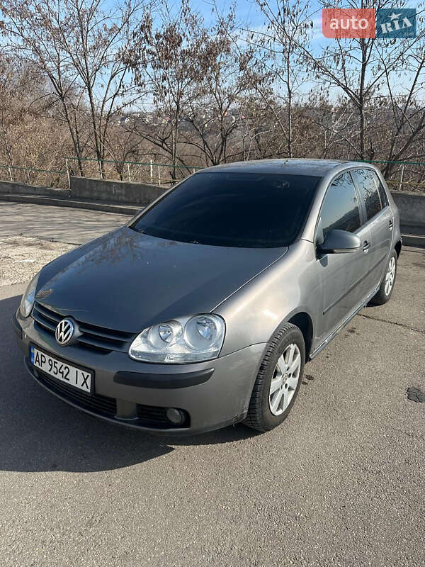 Хэтчбек Volkswagen Golf 2006 в 