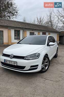 Хэтчбек Volkswagen Golf 2015 в Ровно
