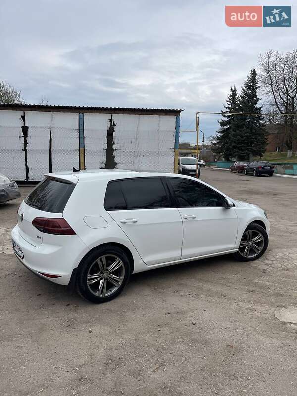 Хэтчбек Volkswagen Golf 2015 в Ровно