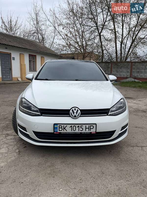 Хэтчбек Volkswagen Golf 2015 в Ровно