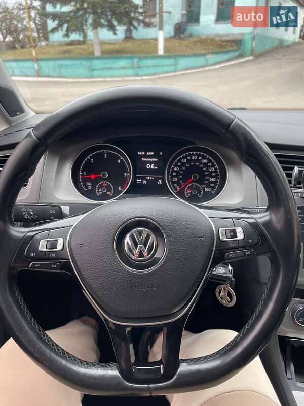 Хэтчбек Volkswagen Golf 2015 в Ровно