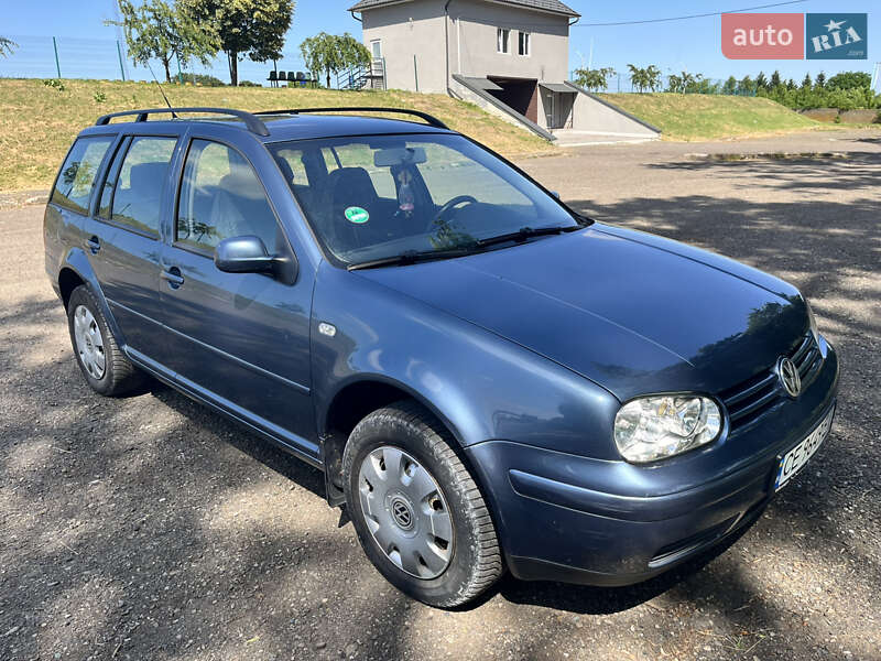 Універсал Volkswagen Golf 2003 в Чернівцях