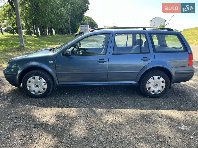 Універсал Volkswagen Golf 2003 в Чернівцях