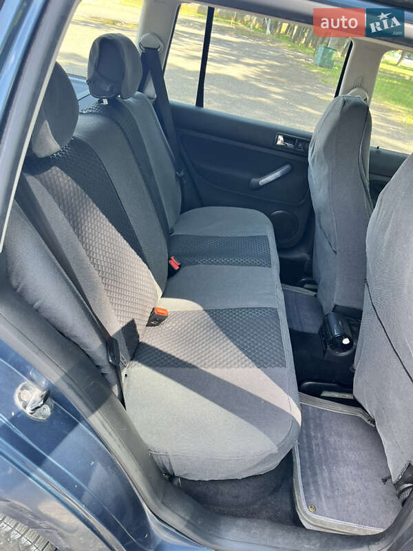 Універсал Volkswagen Golf 2003 в Чернівцях