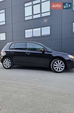 Хэтчбек Volkswagen Golf 2010 в 
