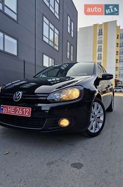 Хэтчбек Volkswagen Golf 2010 в 