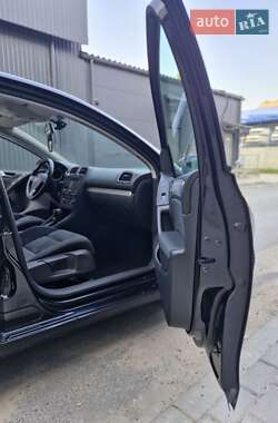 Хэтчбек Volkswagen Golf 2010 в 