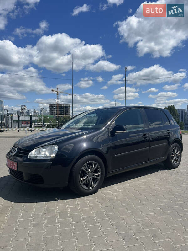 Хэтчбек Volkswagen Golf 2006 в 