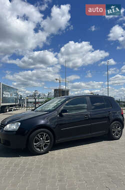 Хэтчбек Volkswagen Golf 2006 в 