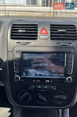 Хэтчбек Volkswagen Golf 2006 в 