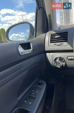Хэтчбек Volkswagen Golf 2006 в 