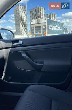 Хэтчбек Volkswagen Golf 2006 в 