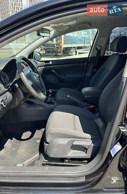 Хэтчбек Volkswagen Golf 2006 в 