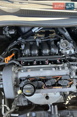 Хэтчбек Volkswagen Golf 2006 в 