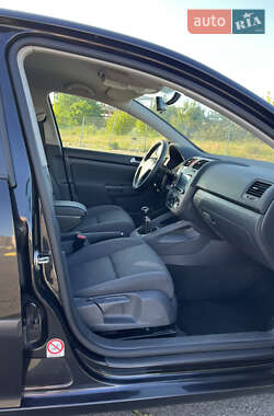 Хэтчбек Volkswagen Golf 2006 в 