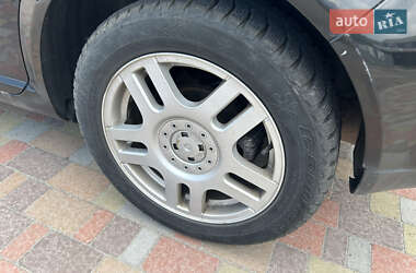 Хэтчбек Volkswagen Golf 2000 в 