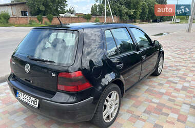 Хэтчбек Volkswagen Golf 2000 в 
