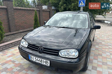 Хэтчбек Volkswagen Golf 2000 в 