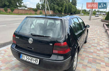 Хэтчбек Volkswagen Golf 2000 в 