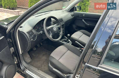 Хэтчбек Volkswagen Golf 2000 в 
