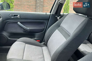 Хэтчбек Volkswagen Golf 2000 в 