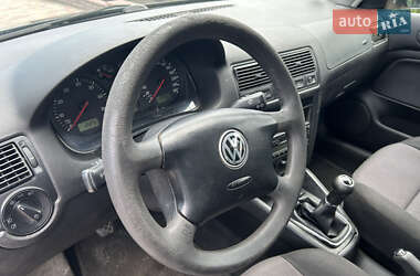 Хэтчбек Volkswagen Golf 2000 в 