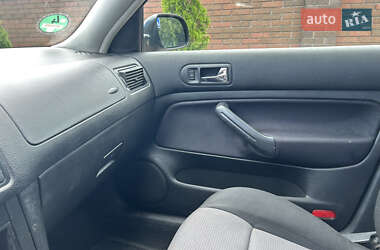 Хэтчбек Volkswagen Golf 2000 в 
