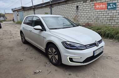 Хэтчбек Volkswagen Golf 2017 в Киеве