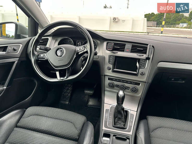 Универсал Volkswagen Golf 2014 в Киеве