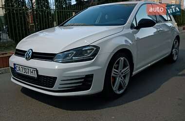 Хэтчбек Volkswagen Golf 2016 в Киеве