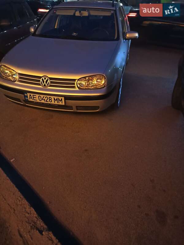 Універсал Volkswagen Golf 2000 в Дніпрі