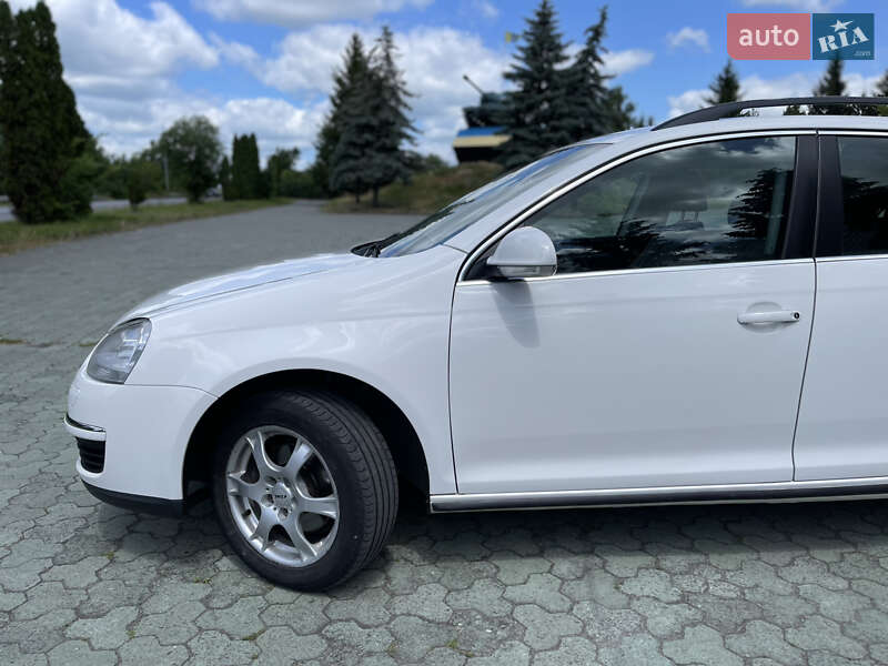 Универсал Volkswagen Golf 2008 в Ровно