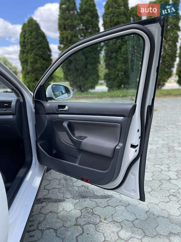 Универсал Volkswagen Golf 2008 в Ровно