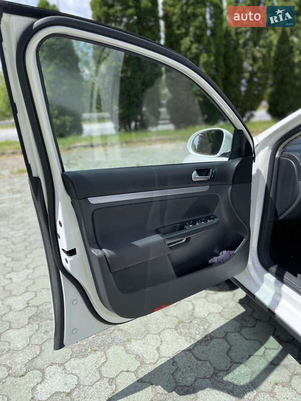 Универсал Volkswagen Golf 2008 в Ровно