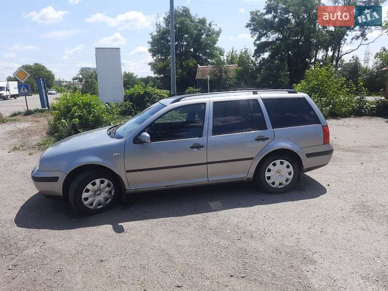 Универсал Volkswagen Golf 2002 в Знаменке