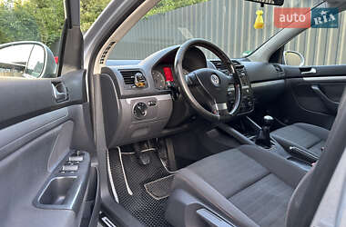 Хэтчбек Volkswagen Golf 2006 в 