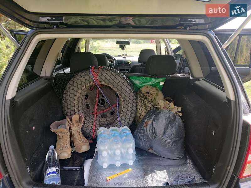 Универсал Volkswagen Golf 2003 в Ровно