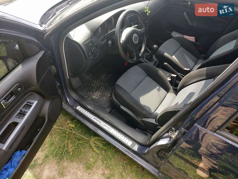 Универсал Volkswagen Golf 2003 в Ровно