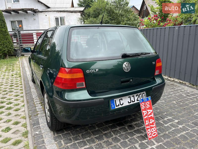 Хетчбек Volkswagen Golf 2000 в Звягелі