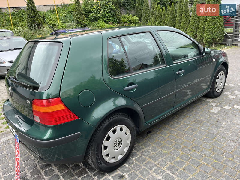 Хетчбек Volkswagen Golf 2000 в Звягелі