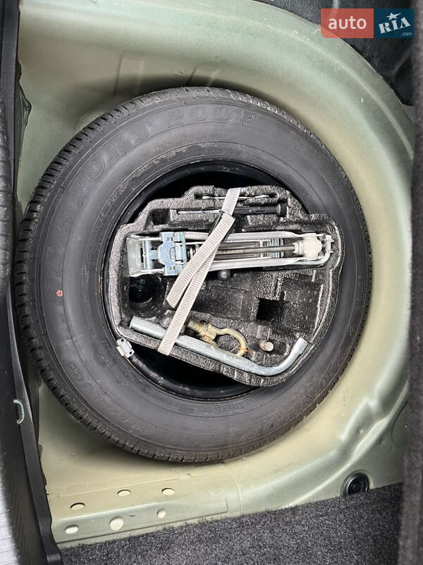 Хетчбек Volkswagen Golf 2000 в Звягелі