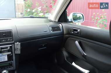 Хетчбек Volkswagen Golf 2003 в 