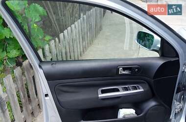 Хетчбек Volkswagen Golf 2003 в 
